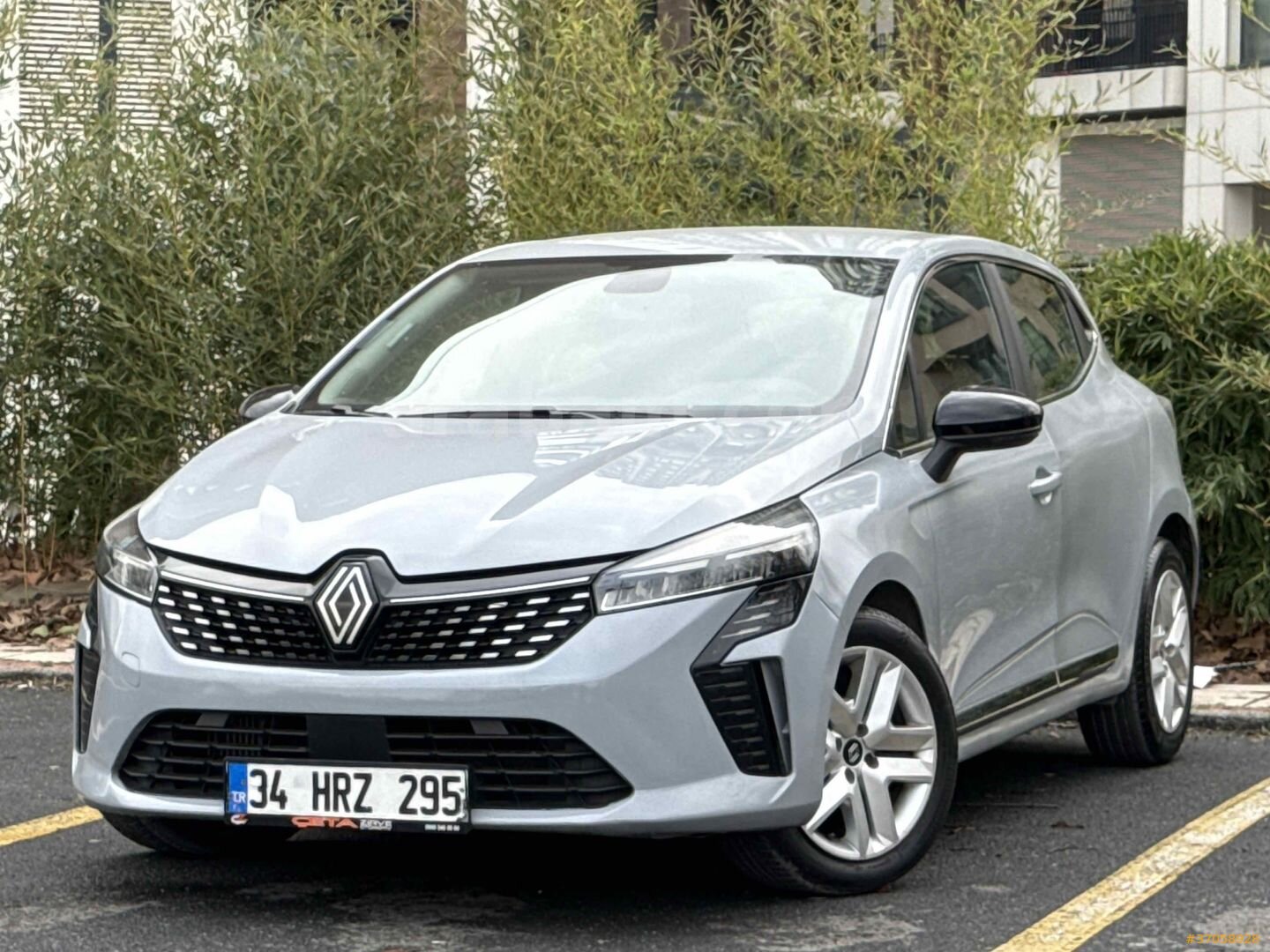Galeriden Renault Clio 1.0 TCe Evolution 2023 Model İstanbul 51.000 km Gri (titanyum) 1