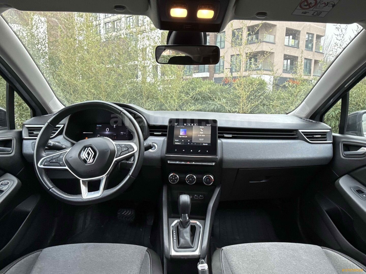Galeriden Renault Clio 1.0 TCe Evolution 2023 Model İstanbul 51.000 km Gri (titanyum) 6