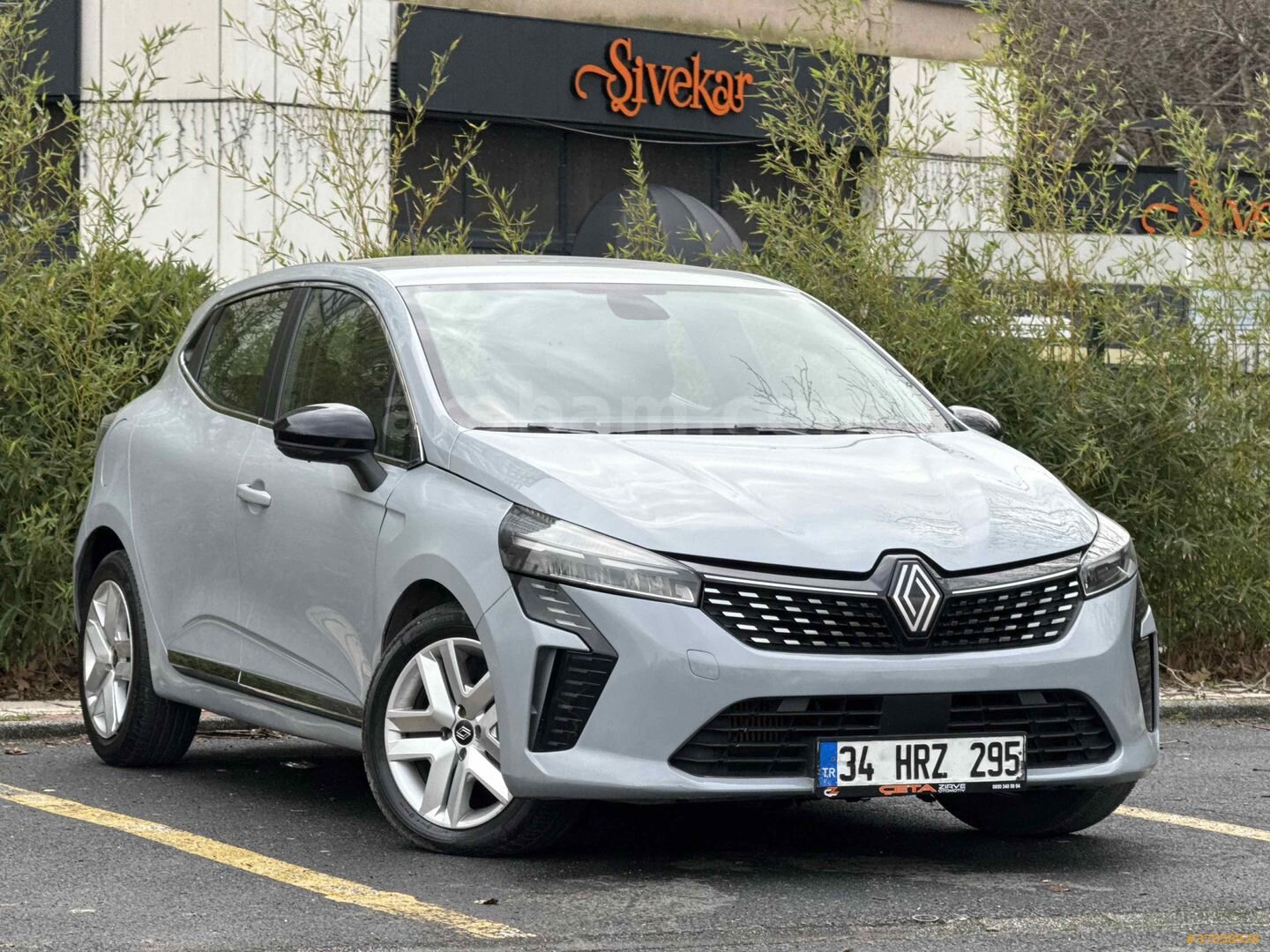 Galeriden Renault Clio 1.0 TCe Evolution 2023 Model İstanbul 51.000 km Gri (titanyum) 3