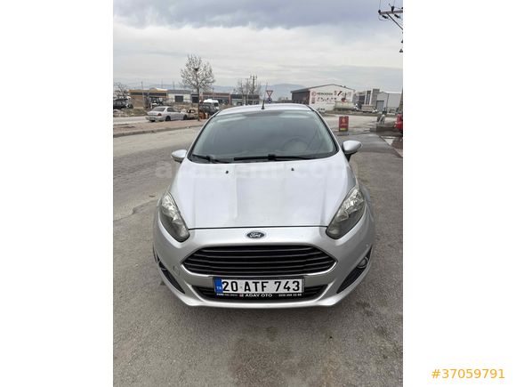 Sahibinden Ford Fiesta 1.25 Trend 2013 Model  180.000 km Gri (Gümüş)