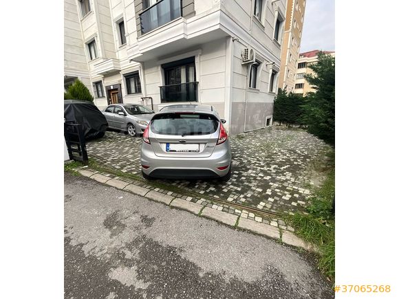 2014 çıkışlı Ford Fiesta 1.5TDCI boyasız hatasız hasar kayıtsız 