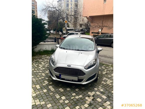 2014 çıkışlı Ford Fiesta 1.5TDCI boyasız hatasız hasar kayıtsız 