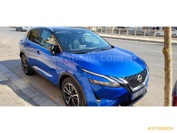 Sahibinden Nissan Qashqai 1.3 DIG-T Sky Pack 2023 Model  25.000 km Mavi (metalik)