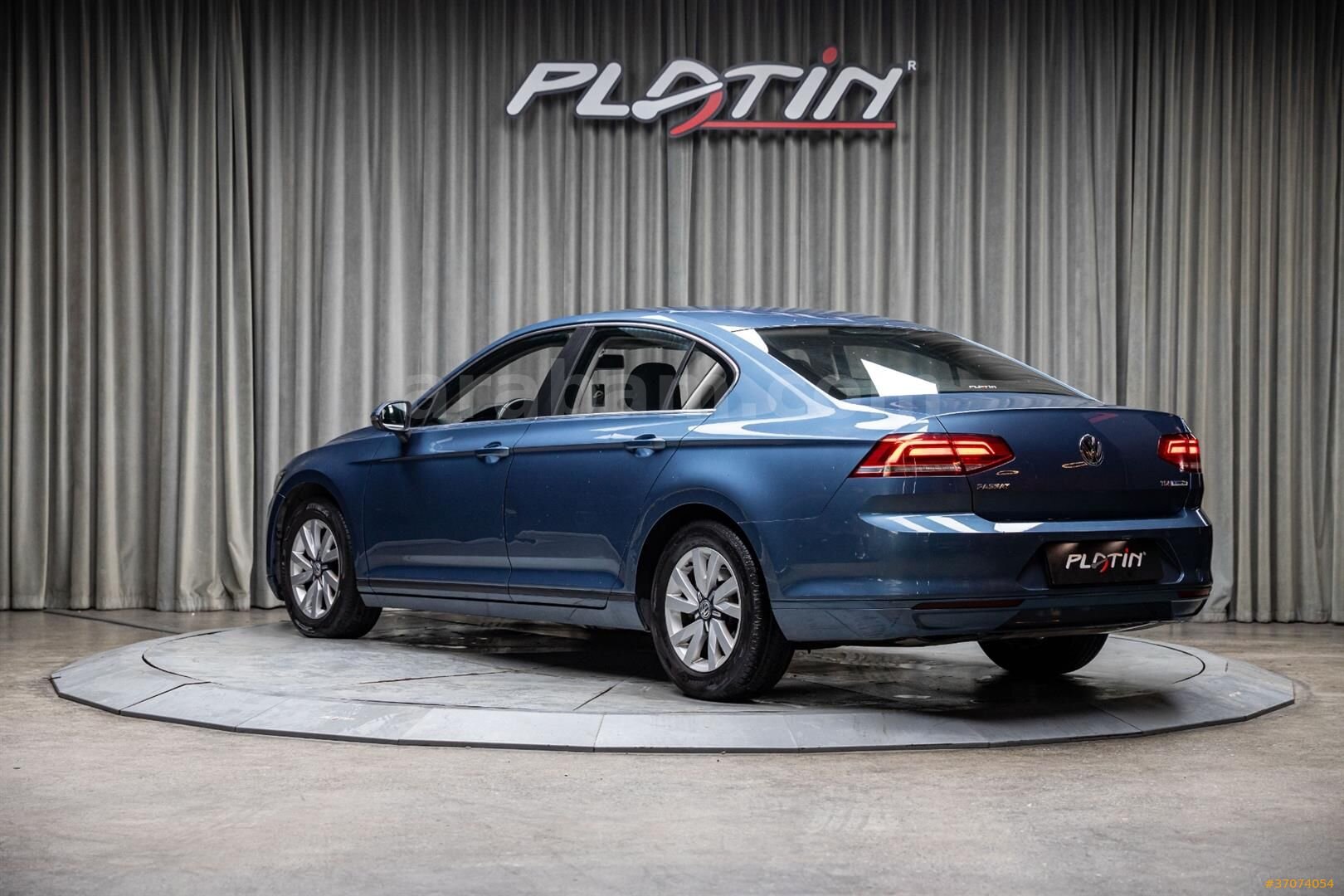 Galeriden Volkswagen Passat 1.6 TDi BlueMotion Trendline 2016 Model İstanbul 162.000 km Mavi 4