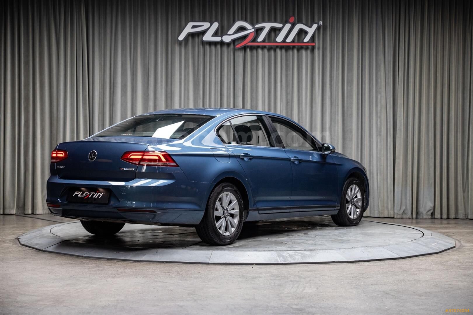 Galeriden Volkswagen Passat 1.6 TDi BlueMotion Trendline 2016 Model İstanbul 162.000 km Mavi 6