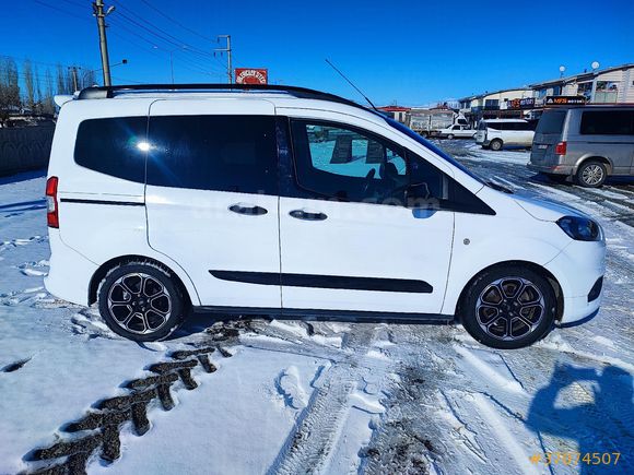 Sahibinden Ford Tourneo Courier 1.5 TDCi Titanium Plus 2022 Model