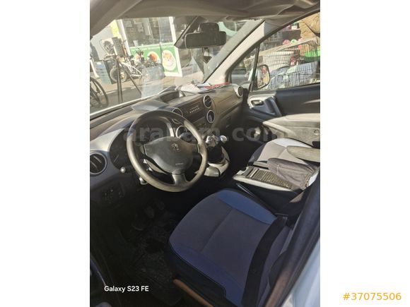 Sahibinden Peugeot Partner 1.6 HDI Active 2015 ve 216 çıkışlı Model  215.000 km Beyaz