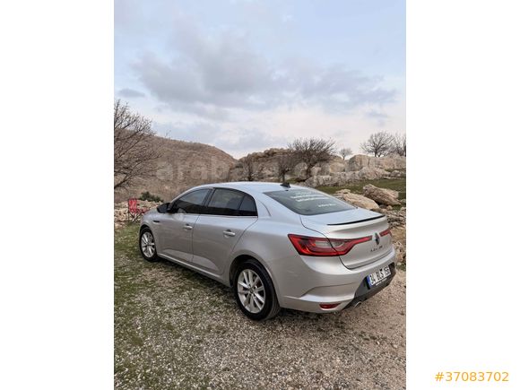 Acil satılık  tesla ekranlı hasar kaydı yoktur Sahibinden Renault Megane 1.5 dCi Touch 2018 Model 