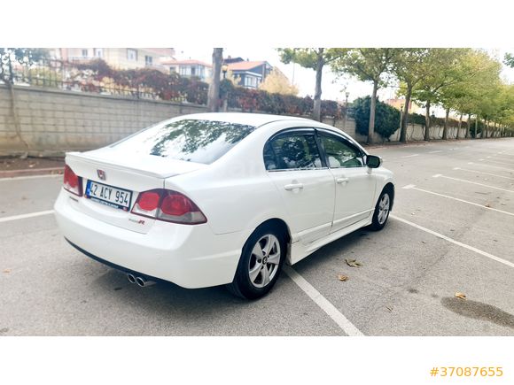 HONDA CIVIC 1.6i-VTEC ELEGANCE OTOMATİK 