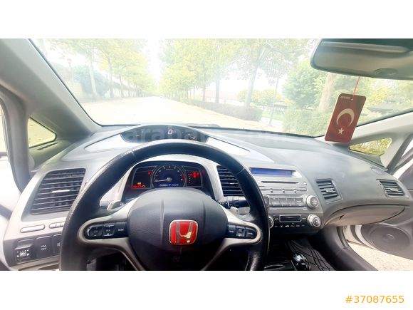 HONDA CIVIC 1.6i-VTEC ELEGANCE OTOMATİK 