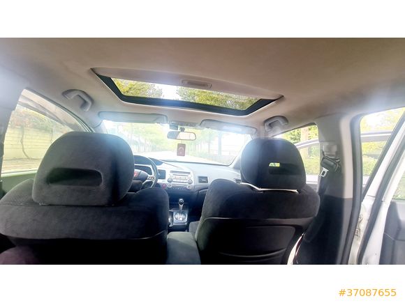 HONDA CIVIC 1.6i-VTEC ELEGANCE OTOMATİK 