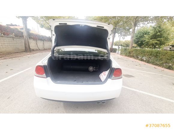 HONDA CIVIC 1.6i-VTEC ELEGANCE OTOMATİK 