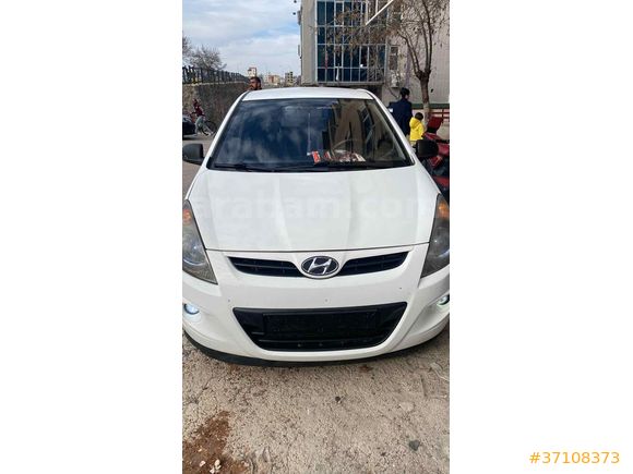 Sahibinden Hyundai i20 1.4 CRDi Team 2011 Model  196000
 km Beyaz