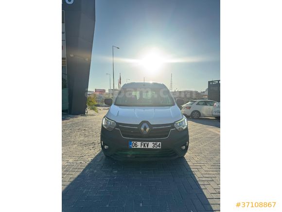 Sahibinden Renault Kangoo Multix 1.5 dCi Touch 2021 Model  273.000 km Beyaz