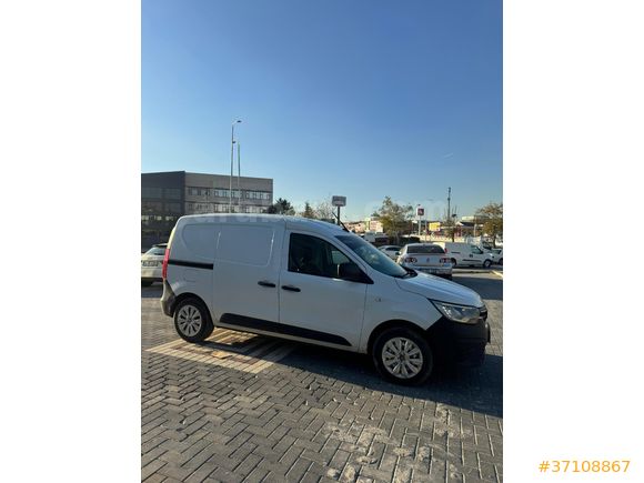 Sahibinden Renault Kangoo Multix 1.5 dCi Touch 2021 Model  273.000 km Beyaz