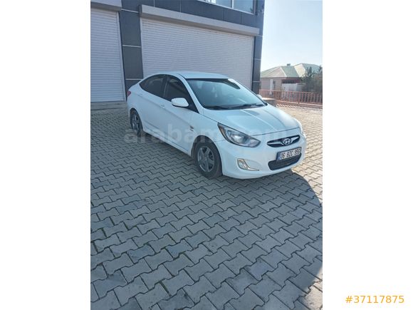Sahibinden Hyundai Accent Blue 1.6 CRDI Mode Plus 2012 Model  221 km Beyaz