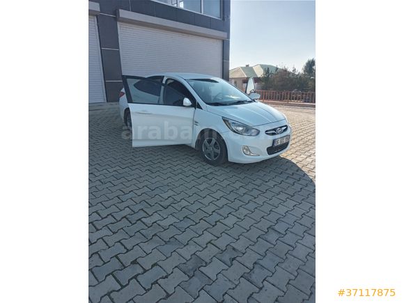 Sahibinden Hyundai Accent Blue 1.6 CRDI Mode Plus 2012 Model  221 km Beyaz