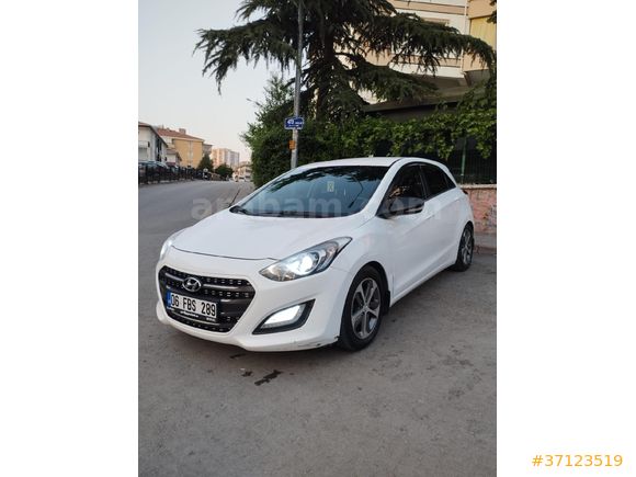 Sahibinden Hyundai i30 1.6 GDi Style 2016 Model  190.000 km Beyaz