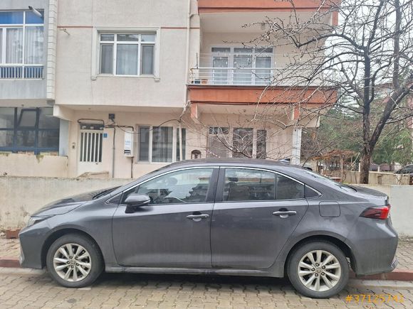 Sahibinden Toyota Corolla 1.8 Hybrid Dream 2024 Model