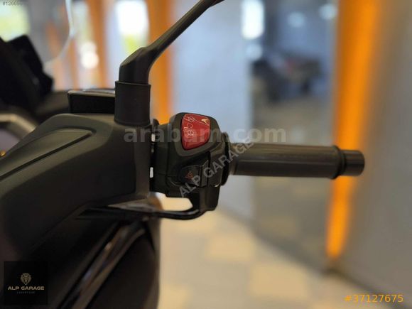XMAX 250 TECHMAX-YENİ KASA-NAVİGASYONLU-TAM DOLU-AKRAPOVİC-FULL