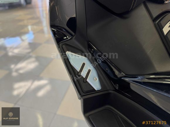 XMAX 250 TECHMAX-YENİ KASA-NAVİGASYONLU-TAM DOLU-AKRAPOVİC-FULL