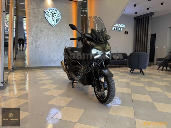 XMAX 250 TECHMAX-YENİ KASA-NAVİGASYONLU-TAM DOLU-AKRAPOVİC-FULL