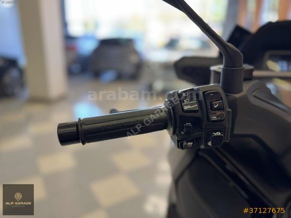 XMAX 250 TECHMAX-YENİ KASA-NAVİGASYONLU-TAM DOLU-AKRAPOVİC-FULL