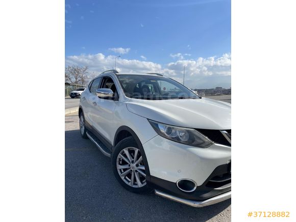 Sahibinden Nissan Qashqai 1.2 turbo tekna x-tronıc 2015 Model  125.000 km Beyaz