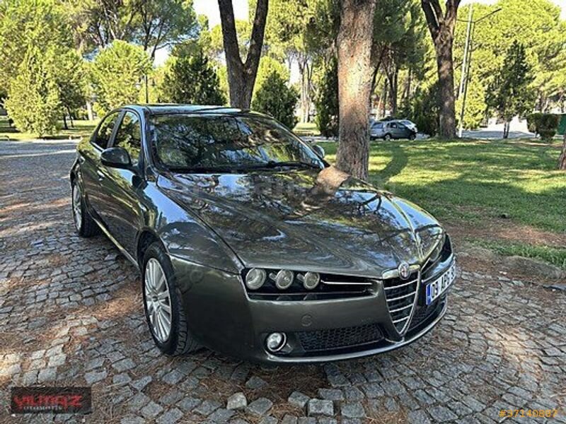 Galeriden Alfa Romeo 159 1.9 JTD Distinctive Plus 2008 Model Aydın 300.000 km Füme