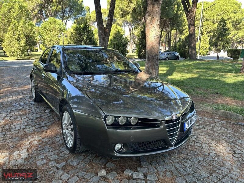 Galeriden Alfa Romeo 159 1.9 JTD Distinctive Plus 2008 Model Aydın 300.000 km Füme
