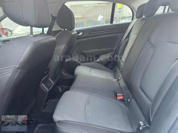 2021 MODEL 1.5 BLUE DCİ 140.000 KM ELDEN SENET TAKSİT İMKANI