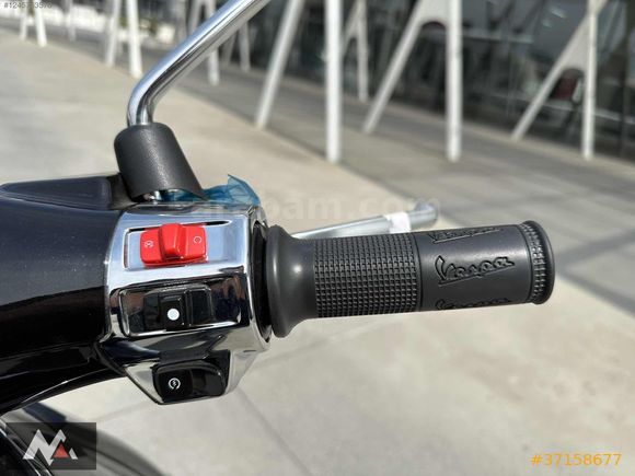 VESPA PRİMAVERA 125cc ÖN CAM EKS HATASIZ ABS SİYAH-TABA 3000km
