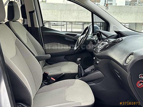 ""OTOMOBİL RUHSATLI TİTANİUM PLUS KUSURSUZ TEMİZLİKTE""