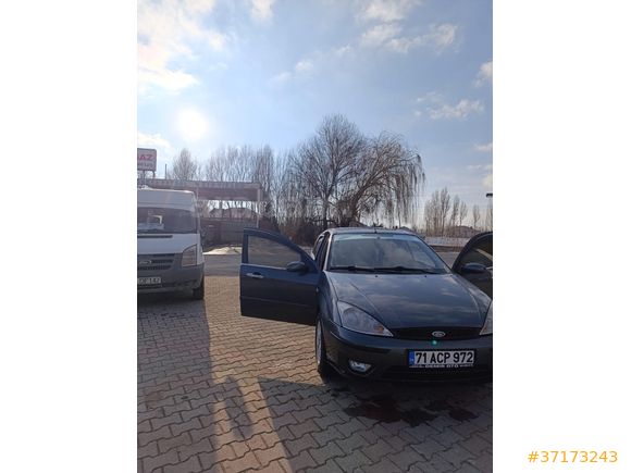 Sahibinden Ford Focus 1.6 Ghia 2002 Model
