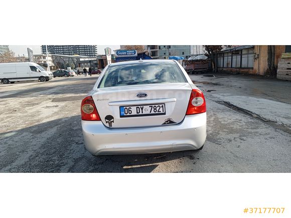 Memurdan satılık 2010 model Ford Focus 1.6 Comfort 2,5 Kasa