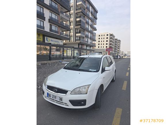 Sahibinden Ford Focus 1.6 Ghia 2006 Model  300.000 km Beyaz
