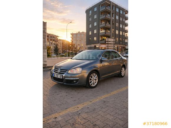 Sahibinden Volkswagen Jetta 1.6 TDi Comfortline 2011 Model  304.000 km Füme