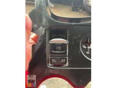 RENAULT KADJAR KONSOL ÜST ÇERÇEVESİ ÇIKMA