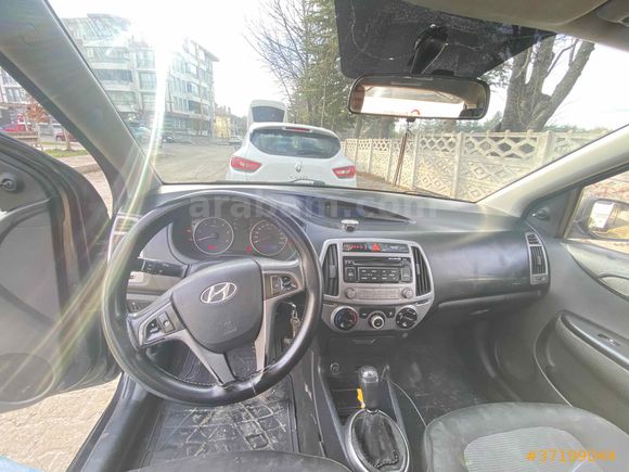 Sahibinden Hyundai i20 1.4 CRDi Jump 2014 Model  162.000 km Siyah