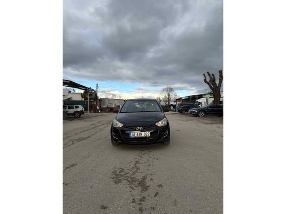 Sahibinden Hyundai i20 1.4 CRDi Jump 2014 Model  176000 km Siyah