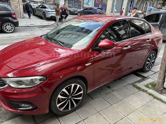 Sahibinden düşük km  Fiat Egea 1.6 lounge  aciliyetten satılık güncel Ekspertiz raporları vardır .aftif kullandığım km farklılık gösterebilir 