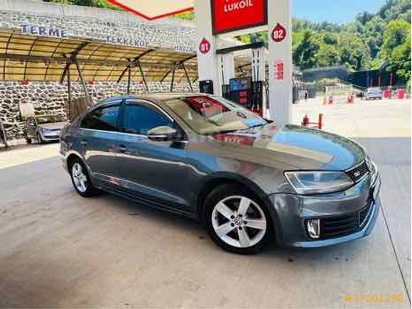 Sahibinden Volkswagen Jetta 1.6 TDi Comfortline 2012 Model  245.000 km Füme