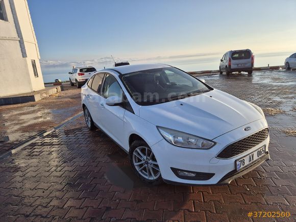 Sahibinden   Ford Focus 1.6 TDCi Trend X 2015 Model