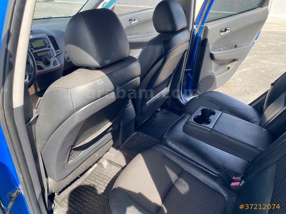 ACİL SATILIK EV ALINACAĞI İÇİN. Hyundai i30 1.6 CRDi Style 2009 Model 