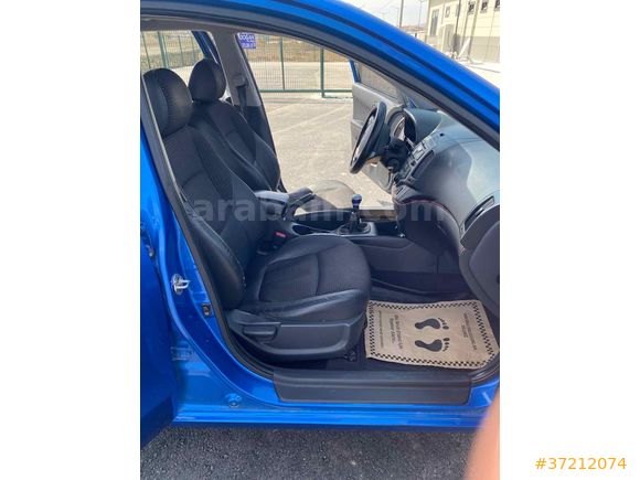 ACİL SATILIK EV ALINACAĞI İÇİN. Hyundai i30 1.6 CRDi Style 2009 Model 