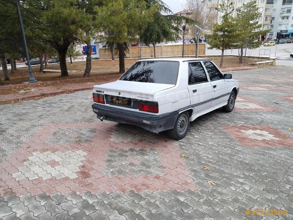 Galeriden Renault R 9 1.4 Broadway GTE 1994 Model