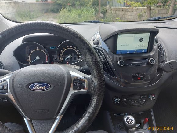 Temiz Ford Tourneo Courier 1.5 TDCi Titanium Plus 2018 Model Hatasız
