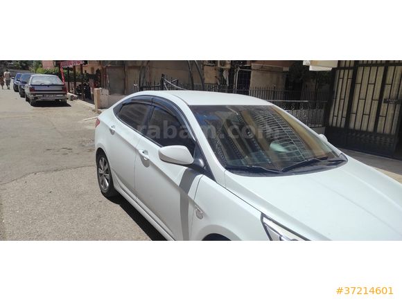 Sahibinden Hyundai Accent Blue 1.6 CRDI Mode Plus 2015 Model 