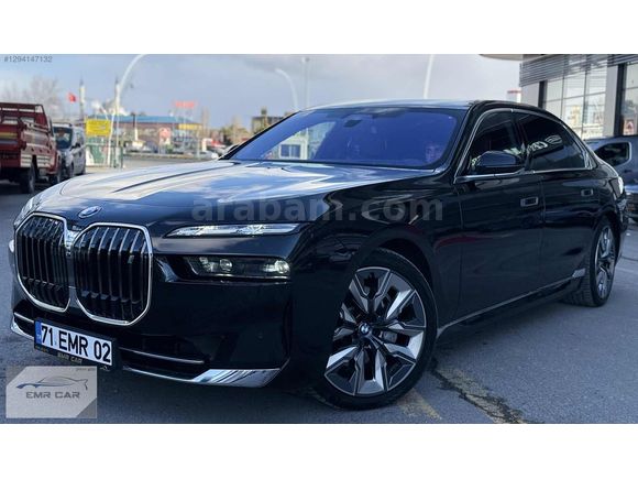İ7-BAYİ ÇIKIŞLI-X DRİVE M EXCELLENCE-AİR-E SİM-ARKA EKRAN