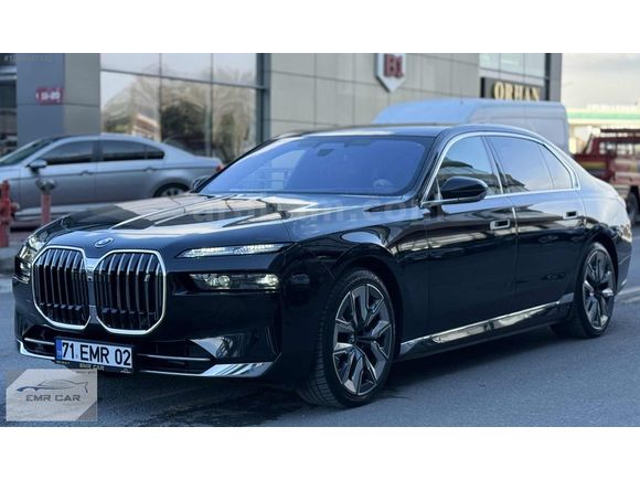 İ7-BAYİ ÇIKIŞLI-X DRİVE M EXCELLENCE-AİR-E SİM-ARKA EKRAN